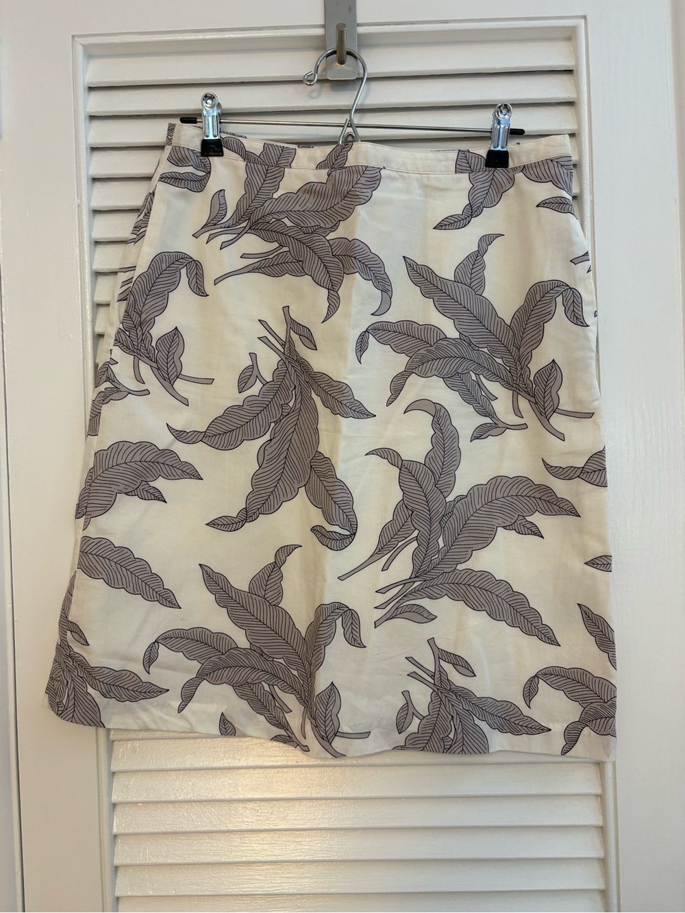Boden Cream Skirt with Blue Outlined Grey Leaf Print with POCKETS